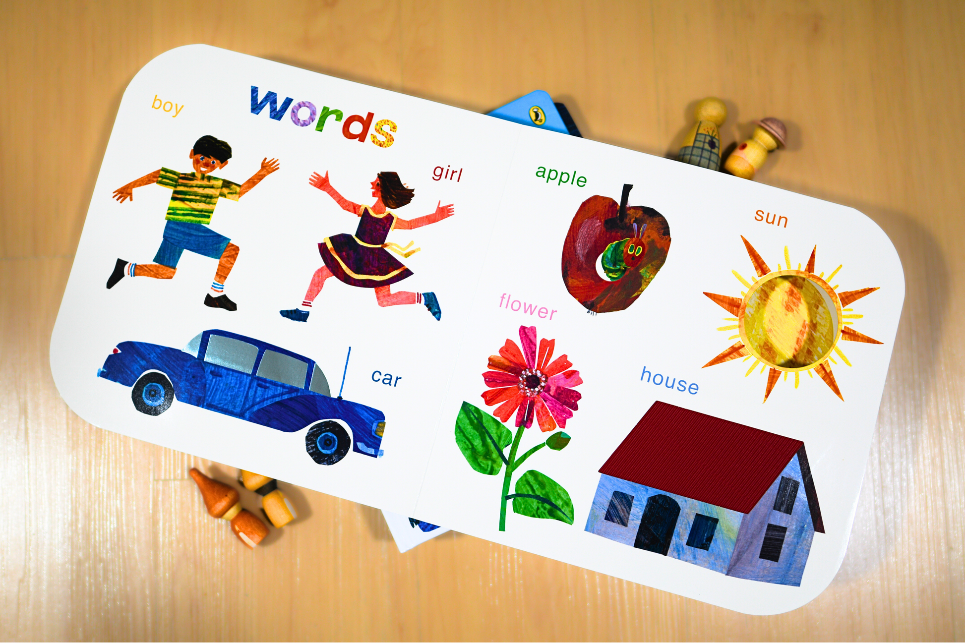 The Very Hungry Caterpillar: Touch And Feel Playbook - Eric Carle - Foto 6