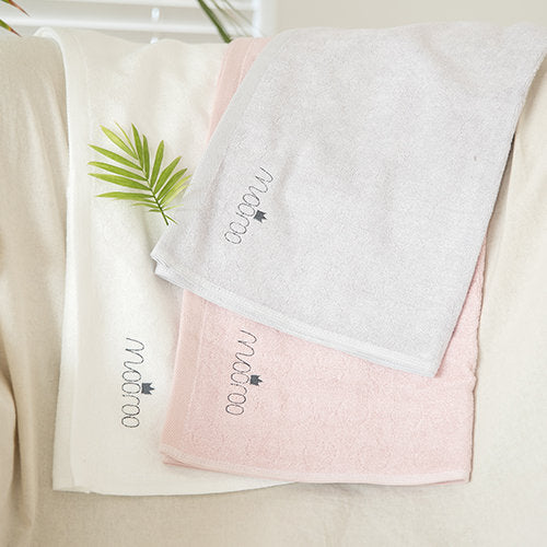 Bamboo Bath Towel by 무루 (Mooroo)